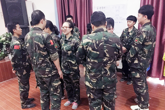 用眼睛去欣賞，用心靈去體會(huì)，學(xué)會(huì)贊美，收獲成長(zhǎng)！