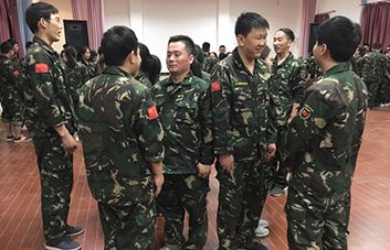 良言一句寒冬暖，贊美一句