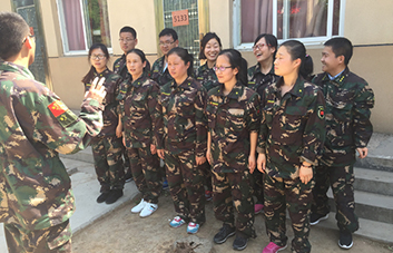 舉手表決，領(lǐng)袖魅力征服現(xiàn)象學(xué)員！