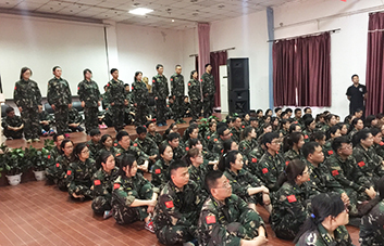 舉手表決，領(lǐng)袖魅力征服現(xiàn)象學(xué)員！