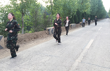 個(gè)人的力量再大也是小，團(tuán)隊(duì)的力量再小也是大！