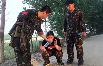 沒(méi)有比人更高的山，沒(méi)有比腳更遠(yuǎn)的路！