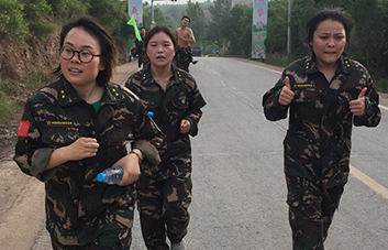 火爆人不拋棄、不放棄、勇往直前！