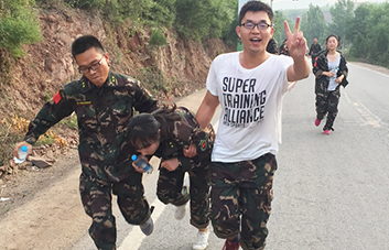 沒(méi)有比人更高的山，沒(méi)有比腳更遠(yuǎn)的路！