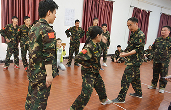 成功路上，要不得一絲松懈；贏跑路上，還需拼命追逐！