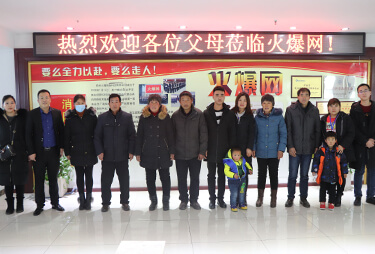 ���x���Lʮ��ĬĬ֧�����gӭ��λ��ĸ�W�R�𱬣�