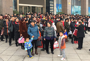 ��ʮ���У�����B(y��ng)�������gӭ��ĸ���c��10����